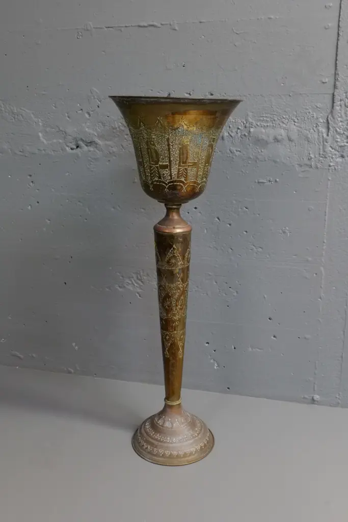 tall figured brass / copper vase or jardiniere H-660 D-220 at top rim Image 1++