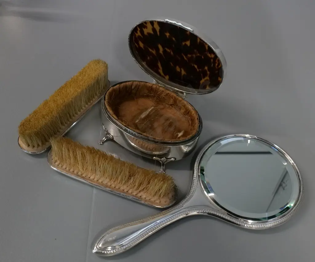 sterling silver and tortoise-shell 4-piece dressing table set - trinket box catch not working Image 1++
