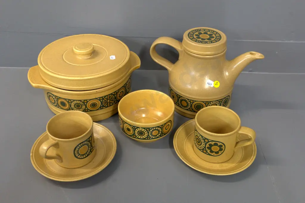Kilncraft England retro Bacchus pattern tableware - lidded casserole D-250, teapot, sugar bowl, 2 cups & saucers Image 1++
