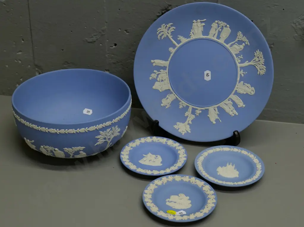 Wedgwod Jasperware items - plate, salad bowl D-200, and 3 pin dishes Image 1++