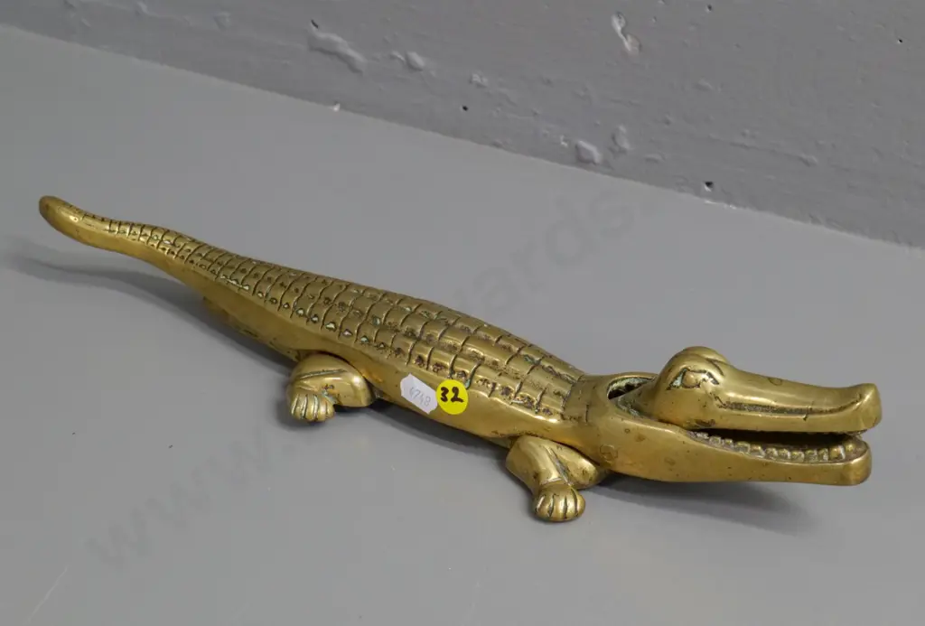 large cast brass crocodile nutcracker L-380 Image 1++