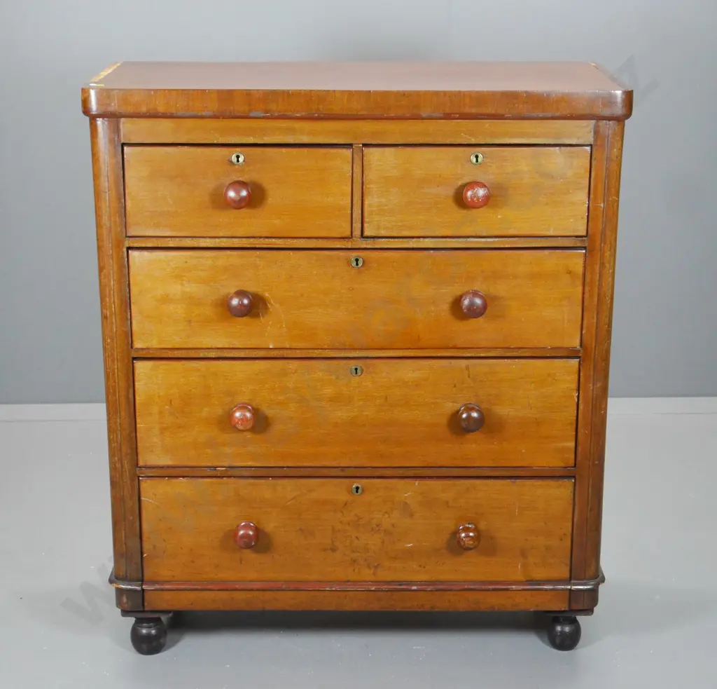 vintage 5-drawer Scotch chest - solid timber with veneer top, some veneer missing, no key H-1120 W-960 D-430 Image 1++