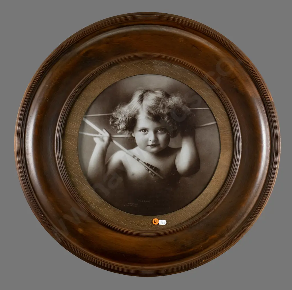 circular framed cupid print "Cupid Awake" Diam-310 Image 1++