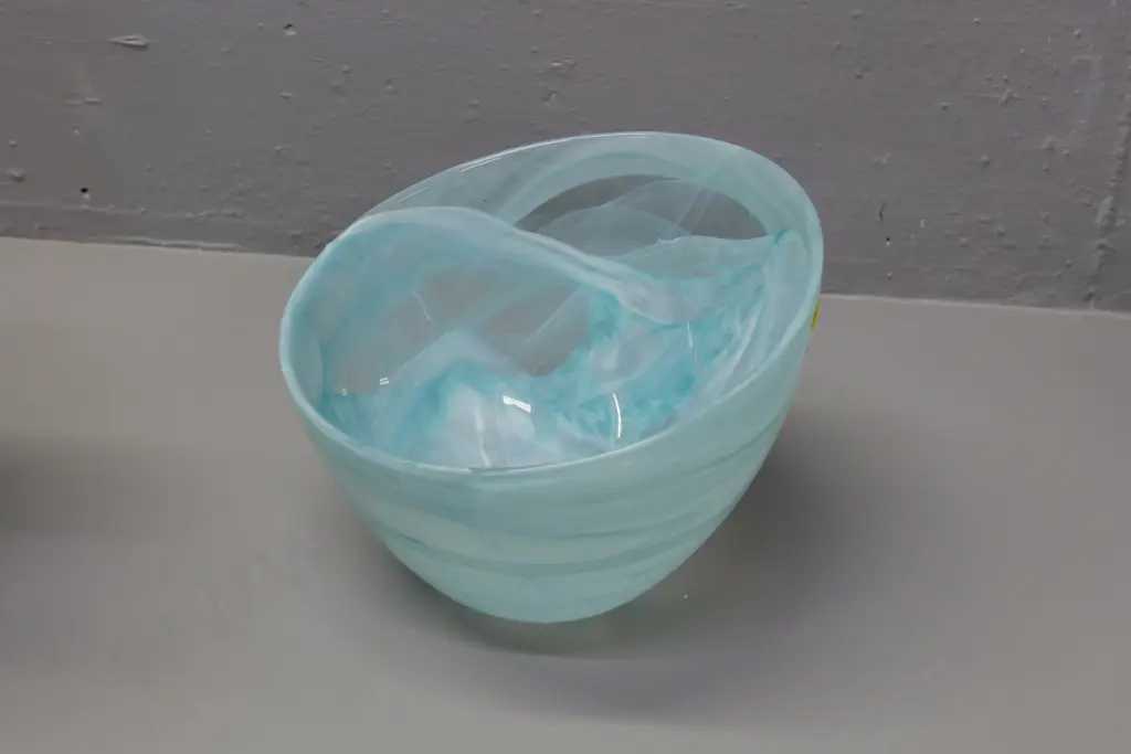 art glass turquoise swirl pattern bowl H-170 D-215 Image 1++