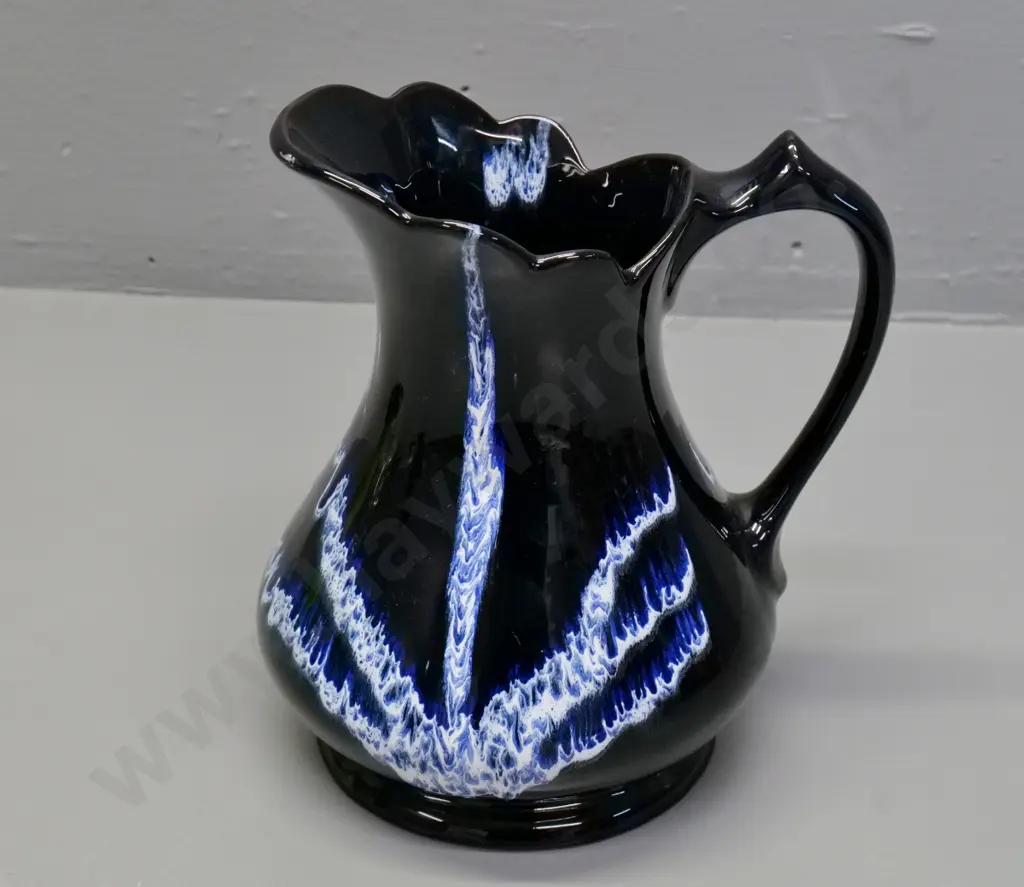 Blue Mountain pottery jug - black with navy blue and white pattern H-200 W-170 at handle - small chip to base Image 1++
