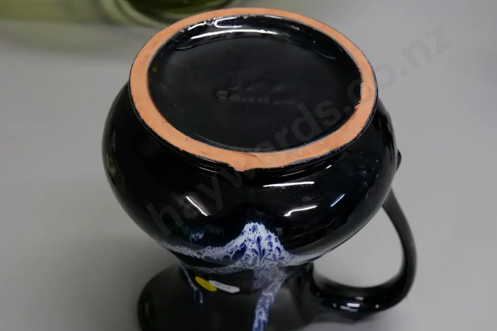 Blue Mountain pottery jug - black with navy blue and white pattern H-200 W-170 at handle - small chip to base Image 1++