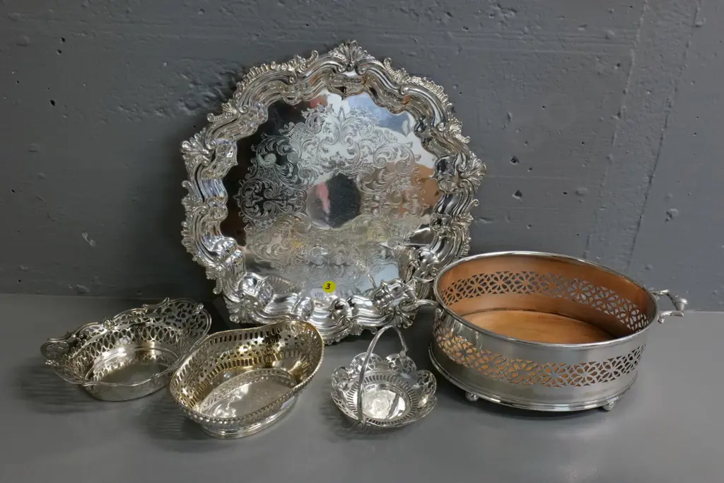 silver plated items - 3 footed tray D-320, 3 pierced sweet dishes, oval casserole stand Image 1++