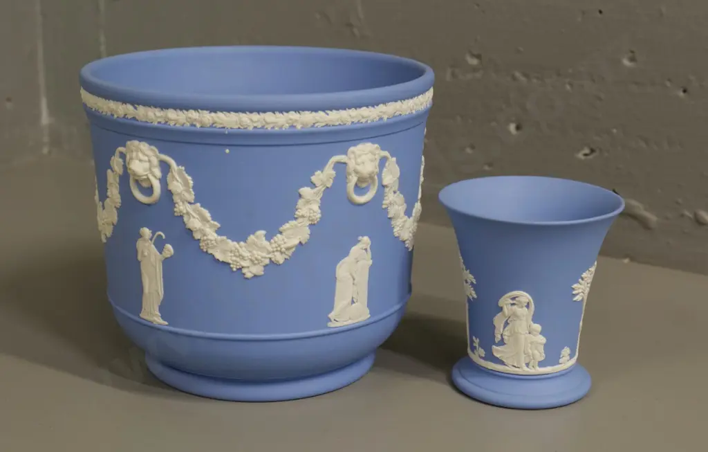 Wedgwood light blue jasperware jardiniere H-160 D-175 and vase Image 1++