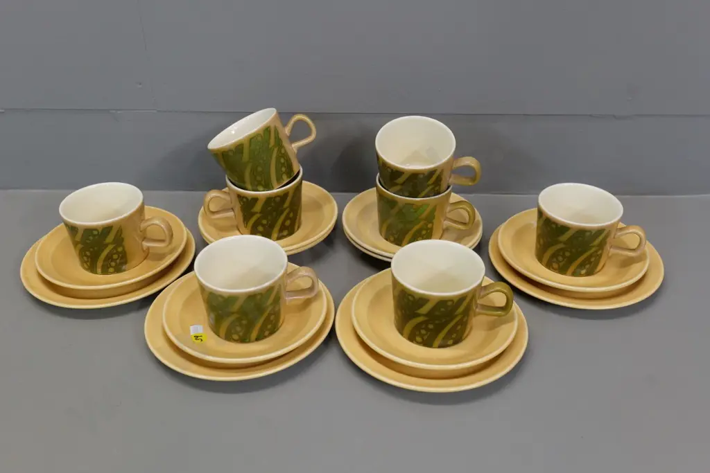 retro Crown Lynn teaware - 4 trios and 4 cups & saucers Image 1++