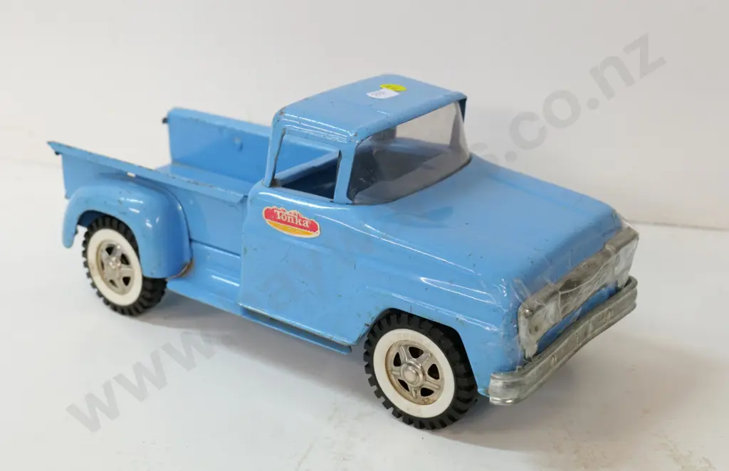 Tonka toy pickup truck - missing tailgate, packing tape holding front grille  H-140 L-330 W-130 Image 1++