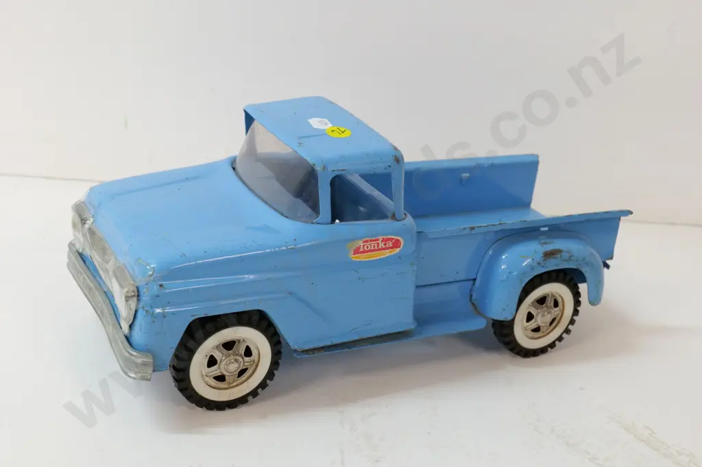 Tonka toy pickup truck - missing tailgate, packing tape holding front grille  H-140 L-330 W-130 Image 1++