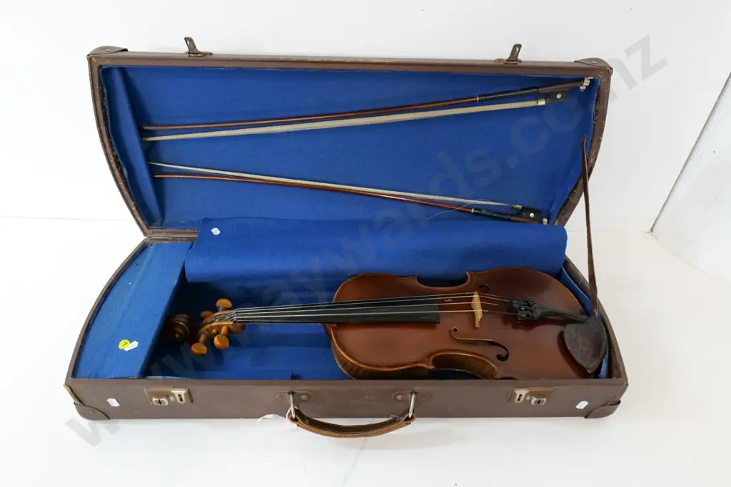 vintage cased viola (note about tuning issues) comes with 2 viola bows in fitted case, one is German Image 1++
