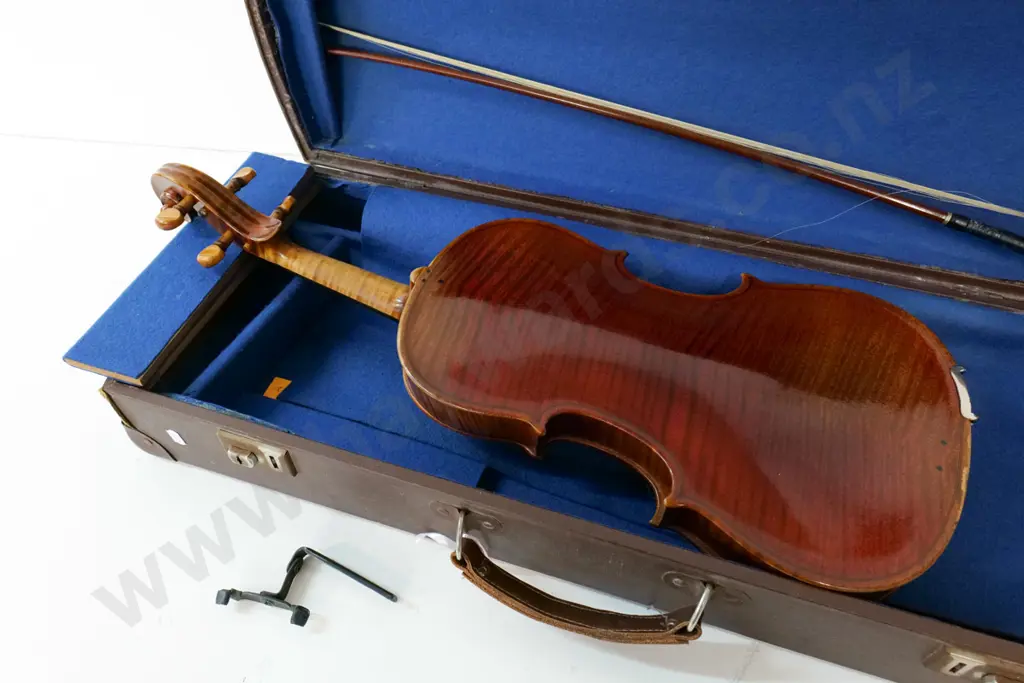 vintage cased viola (note about tuning issues) comes with 2 viola bows in fitted case, one is German Image 1++