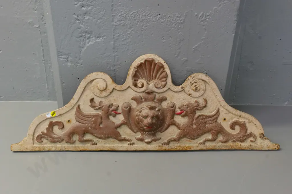 painted cast metal panel with lion and dragons motif - 2 screw holes H-270 W-750 Image 1++