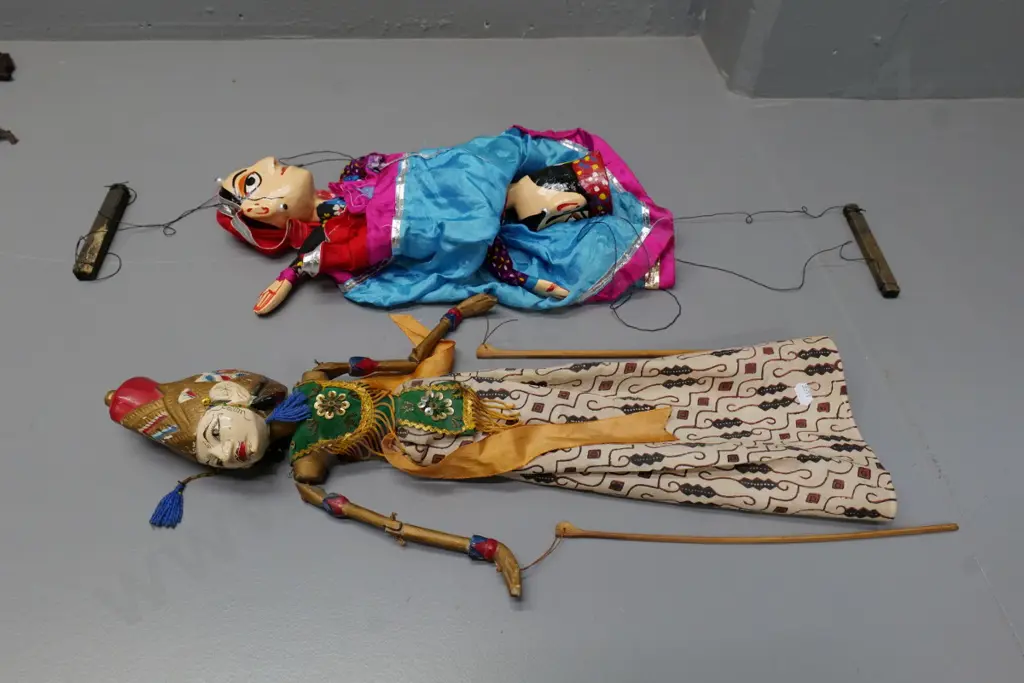 2 wood and fabric souvenir puppets - Indian 2-headed male/female, and a Indonesian one H-620 Image 1++