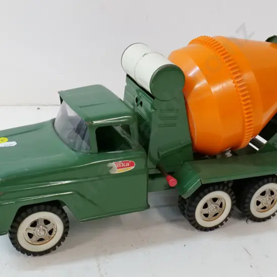 Tonka toy concrete mixer truck - cog mechanism not lined up, missing chute H-200 L-400 W-160