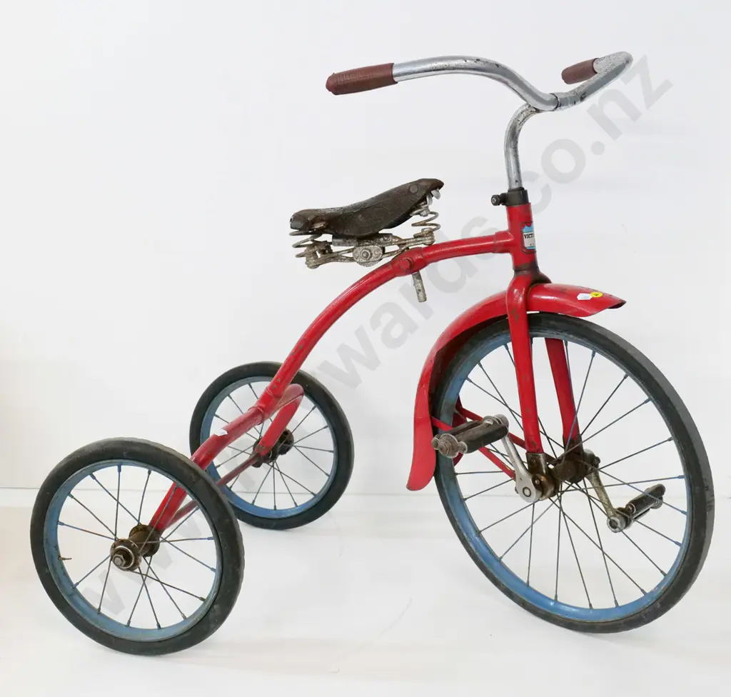 vintage Victor Nelson Ltd Dunedin child's trike - wear and tear to leather seat & finish H-710 L-800 Image 1++