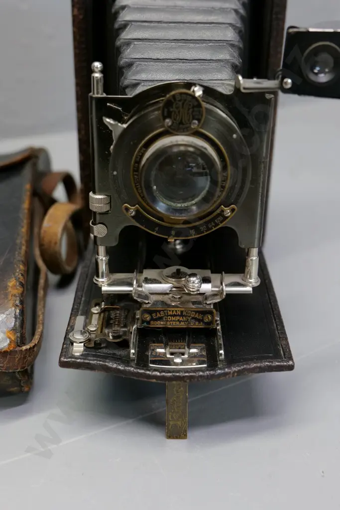 2 vintage Kodak folding cameras - 3A Model C w/case and Number 3A Autographic - no stylus, holes in bellows etc. Image 1++