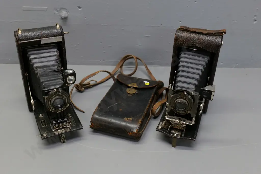 2 vintage Kodak folding cameras - 3A Model C w/case and Number 3A Autographic - no stylus, holes in bellows etc. Image 1++