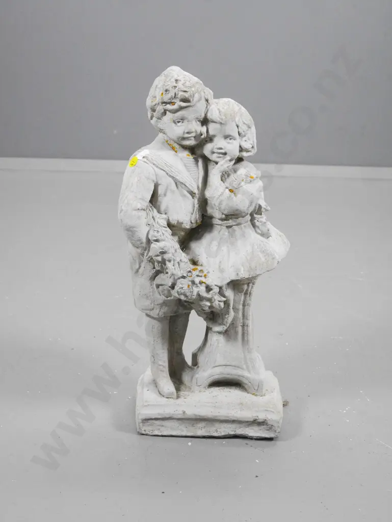 small cast concrete garden figure - boy & girl, has crack H-390 Image 1++