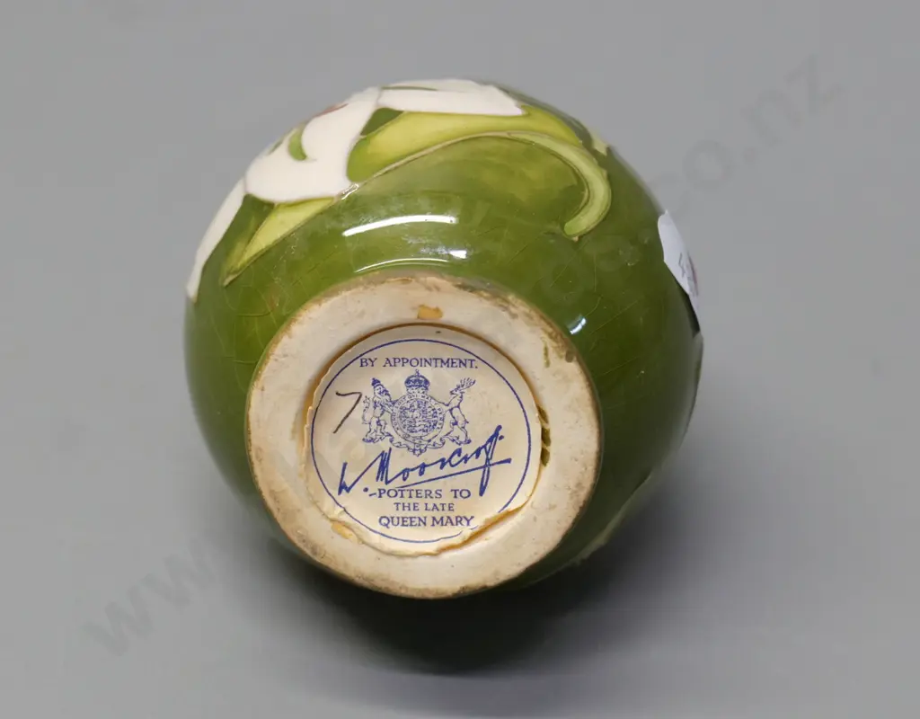 small Moorcroft tube-lined floral pattern vase H-100 Image 1++