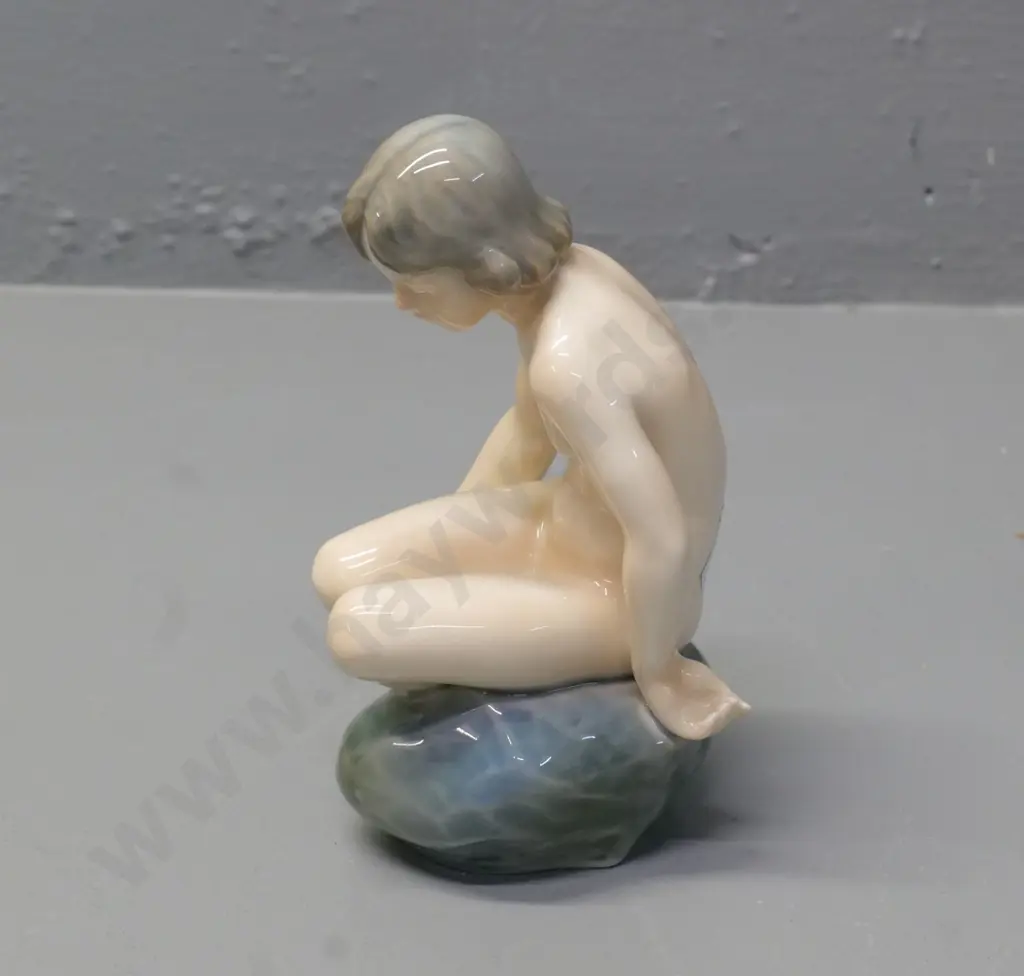 Royal Copenhagen figurine No. 4027 H-140 Image 1++