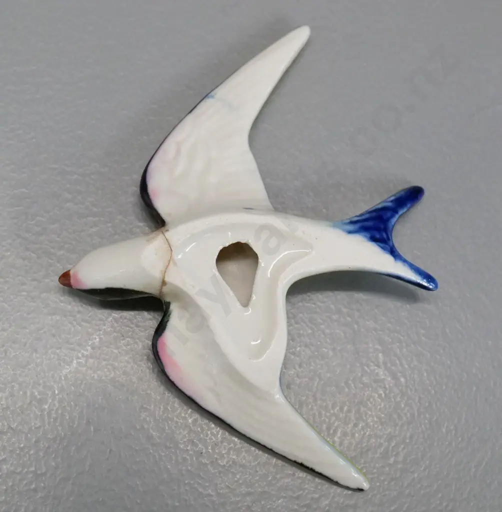 2 sets of 3 wall hanging flying swallows - marked 'Ocean' hand painted, smallest yellow has mend, largest H-180 L-160 Image 1++