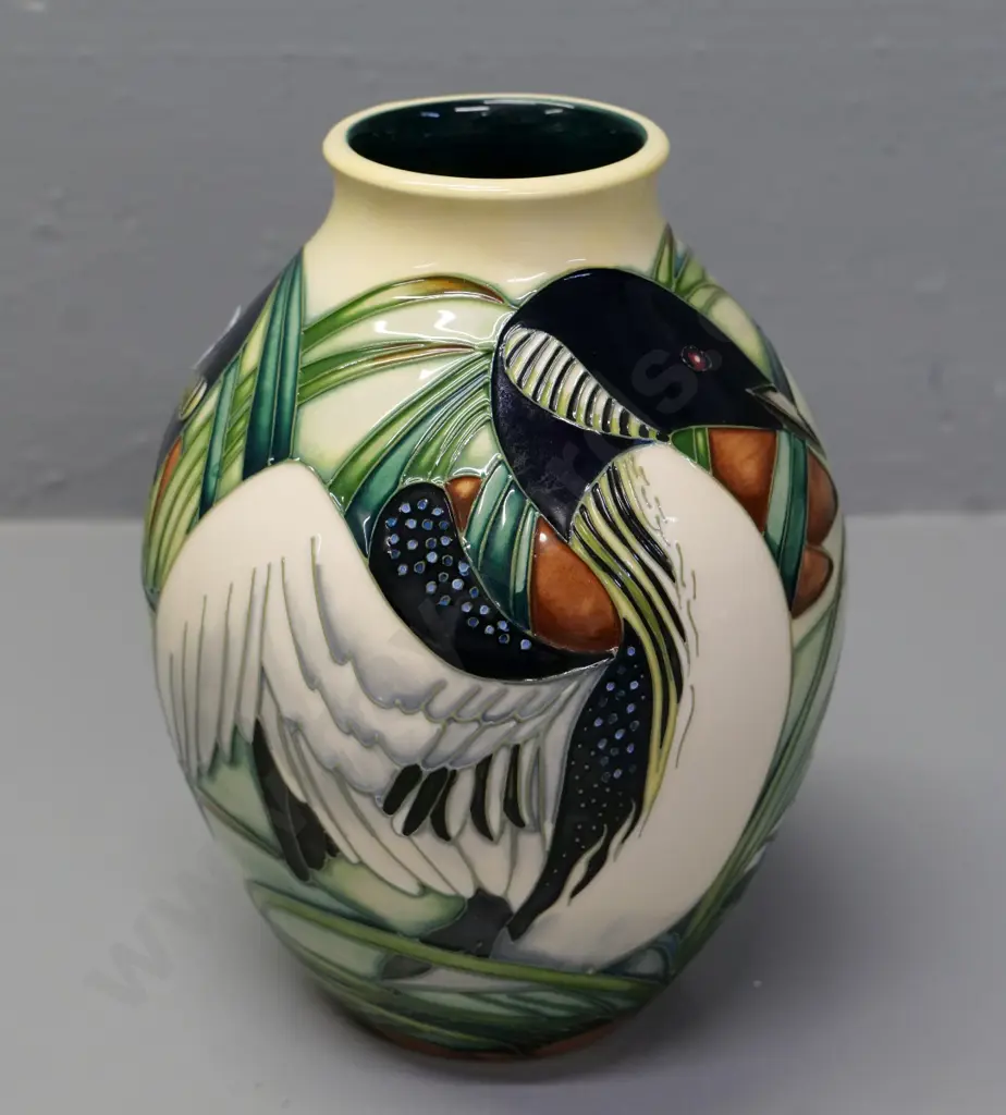 large Moorcroft loon motif vase, dated 2004 H-210 Image 1++