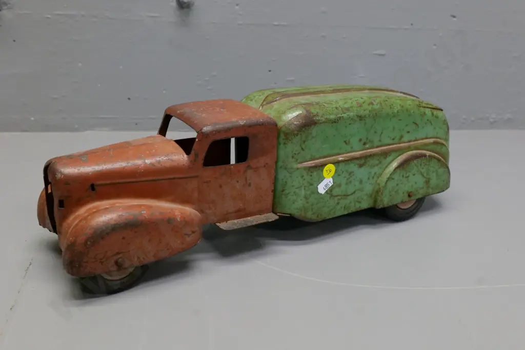 vintage tin toy delivery van - missing grille and back door - overall paint loss and wear H-140 L-430 Image 1++