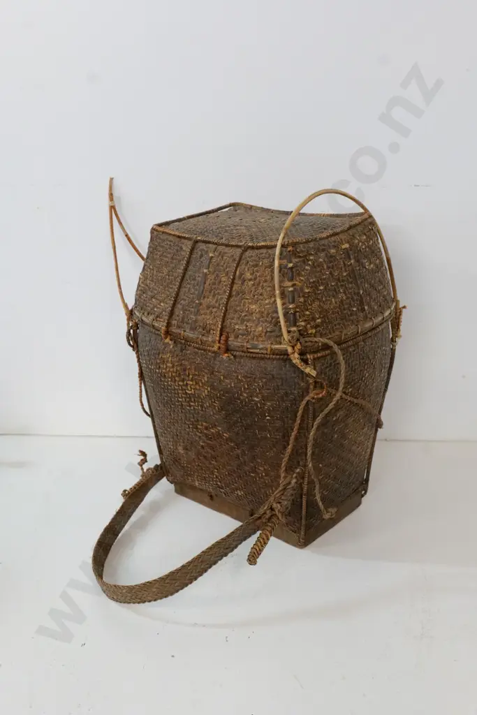 woven cane & bamboo carrying basket from Laos - one handle broken H-500 W-330 Image 1++