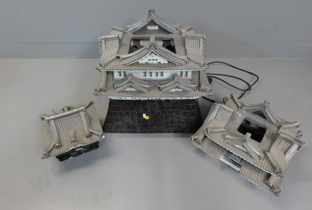 large painted ceramic illuminated temple model -  plastic windows - in 4 pieces. Chips to base. H-580 W-400 D-360 Image 1++