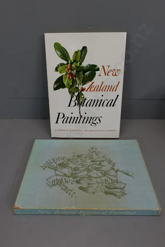 New Zealand Botanical Paintings by Norman B. Harvey,1969 - wear to slip-case, book in good condition Image 1++
