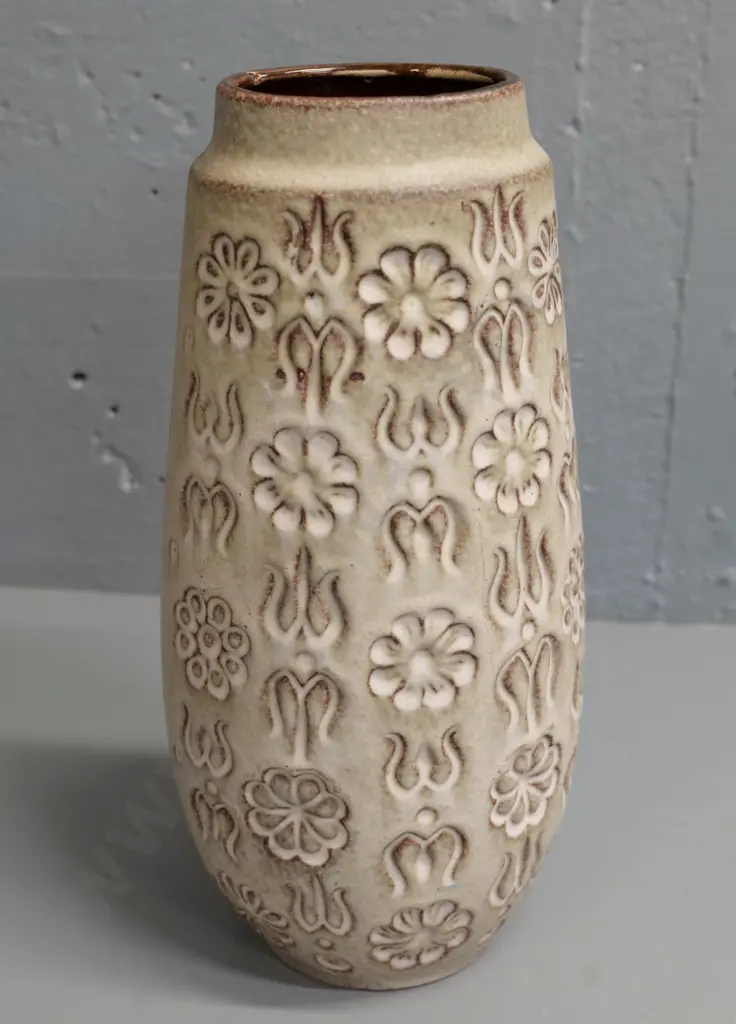 German pottery vase with impressed floral pattern H-310 Image 1++
