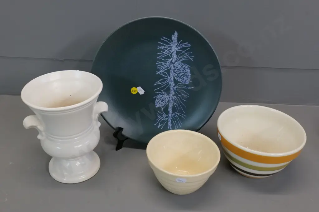 Crown Lynn / Dorothy Thorpe 'Pine' plate, a Titan urn vase H180, and 2 (Crown Lynn?) mixing bowls Image 1++
