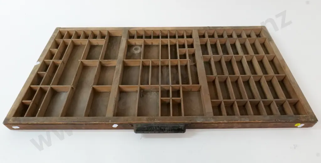 vintage printer's type tray - handle marked Hamilton W-820 D-420 Image 1++