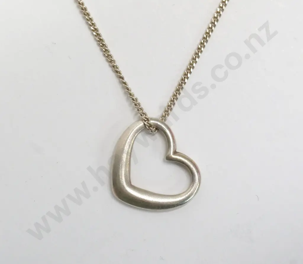 silver heart necklace stamped 925 Image 1++