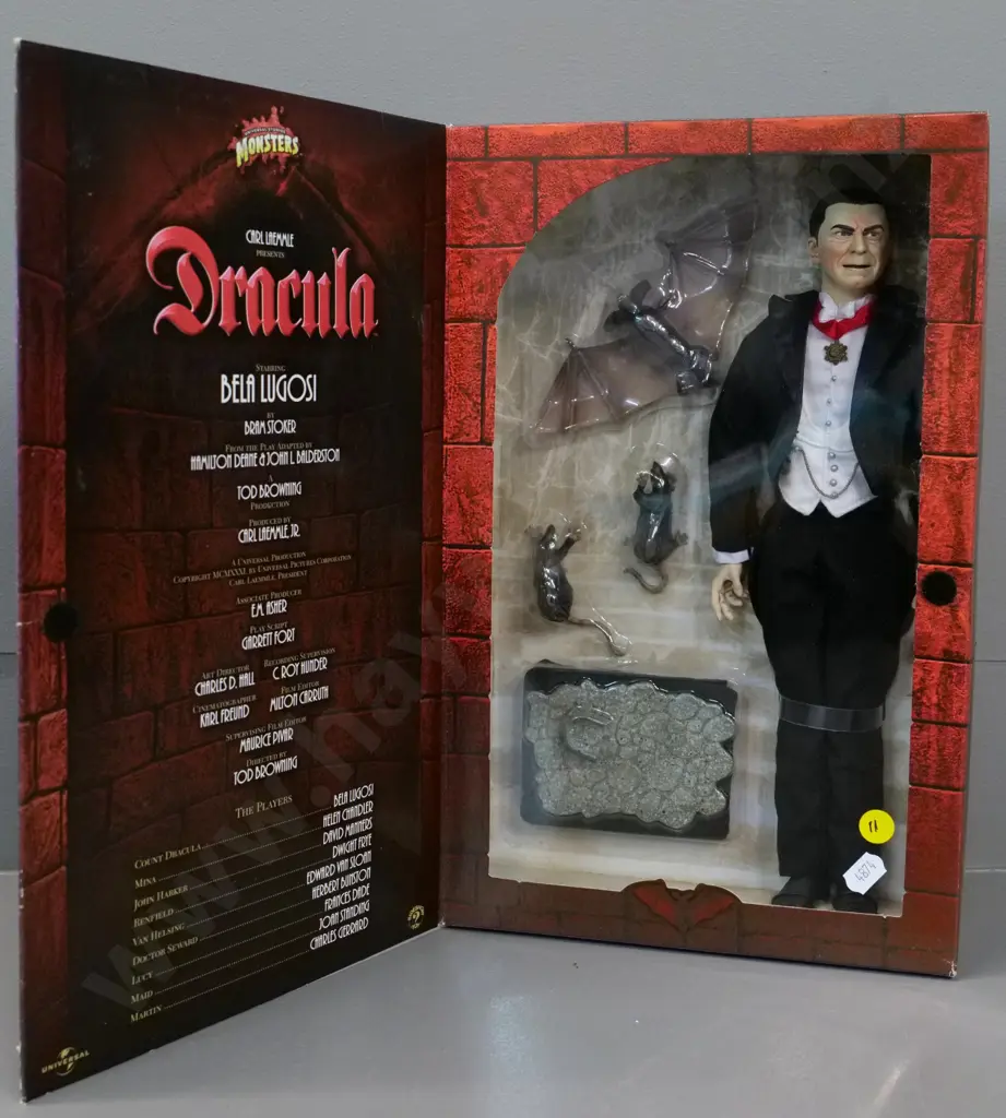 Universal Studios Monsters collectable 12" figure in original box - Bela Lugosi as Dracula Image 1++