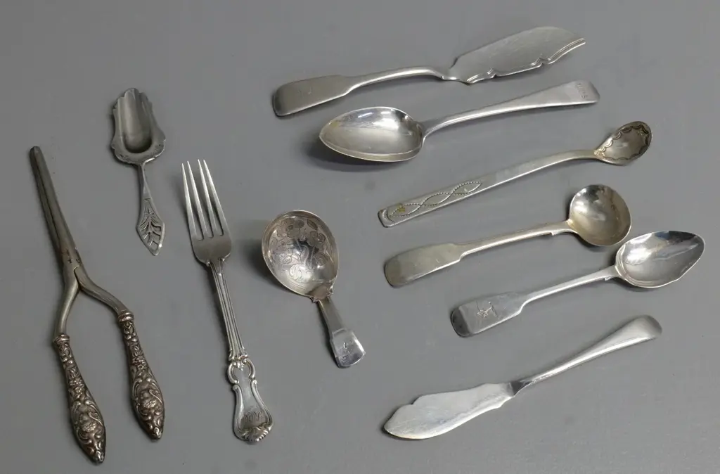 assorted sterling silver cutlery and serving items Image 1++