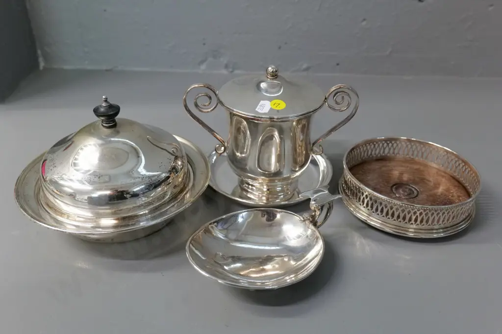 sterling silver handled dish H-55 L-140 W-95 and 3 silver plated items, one with bakelite handle Image 1++