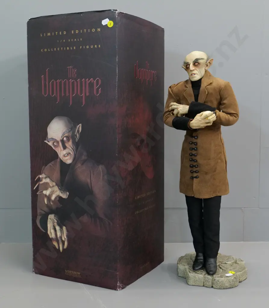 boxed Sideshow Collectables limited edition 1:4 scale figure - The Vampyre H-560 Image 1++