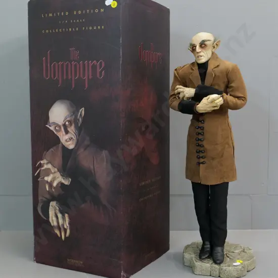 boxed Sideshow Collectables limited edition 1:4 scale figure - The Vampyre H-560