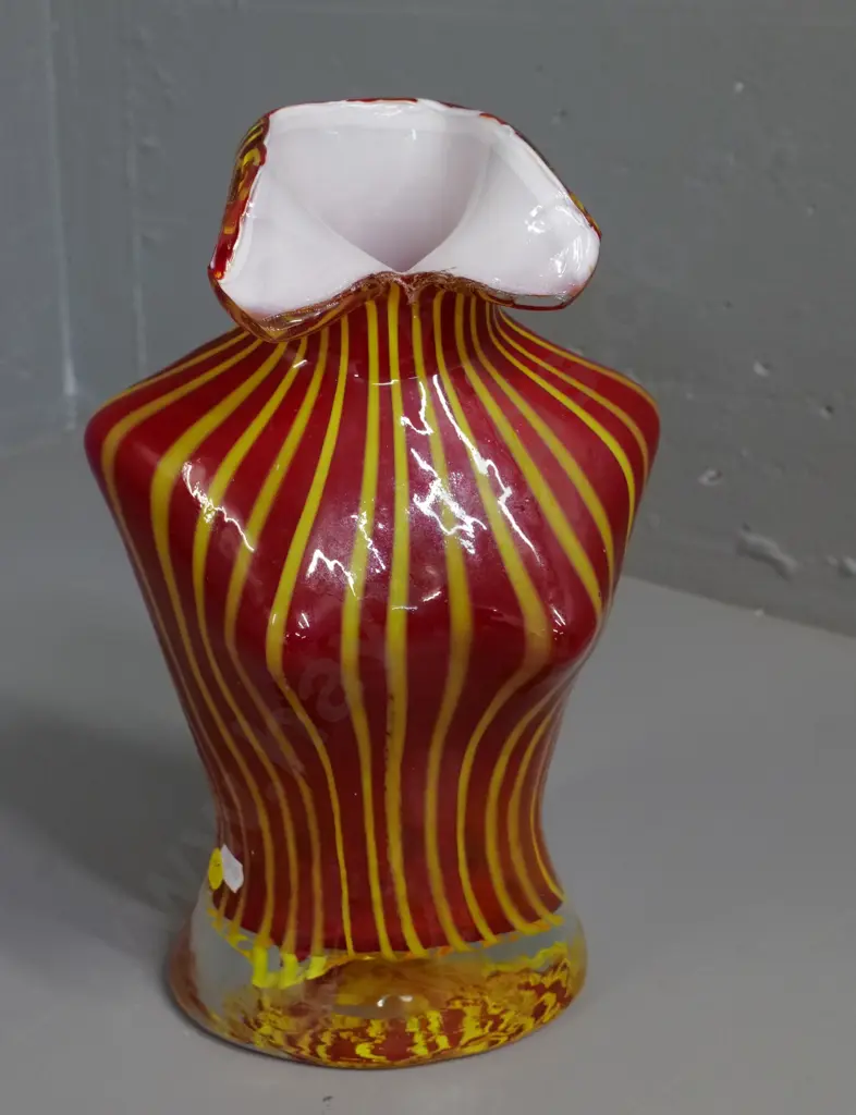 art glass striped pattern bust vase H-310 W-190 Image 1++