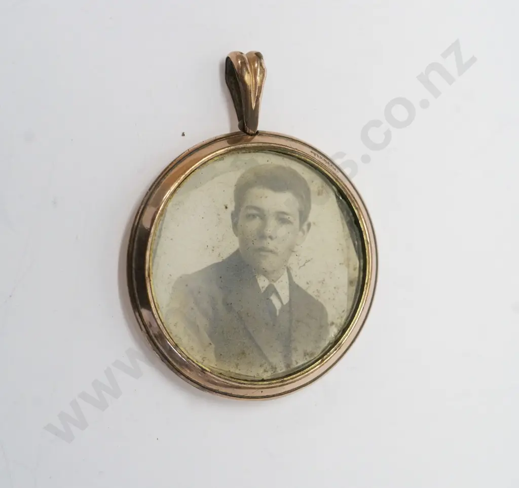 rolled gold open locket both sides no chain Image 1++