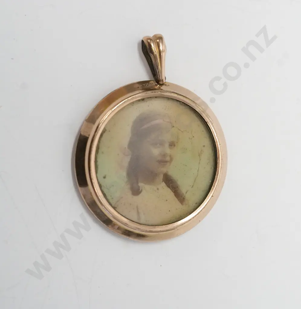 rolled gold open locket both sides no chain Image 1++