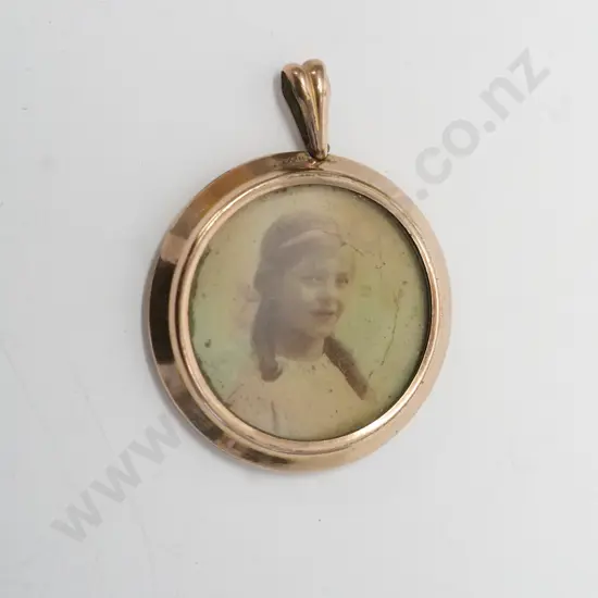rolled gold open locket both sides no chain