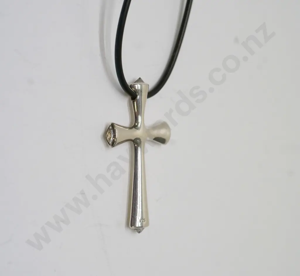 silver cross with cz stones on tips stamped 925 Image 1++