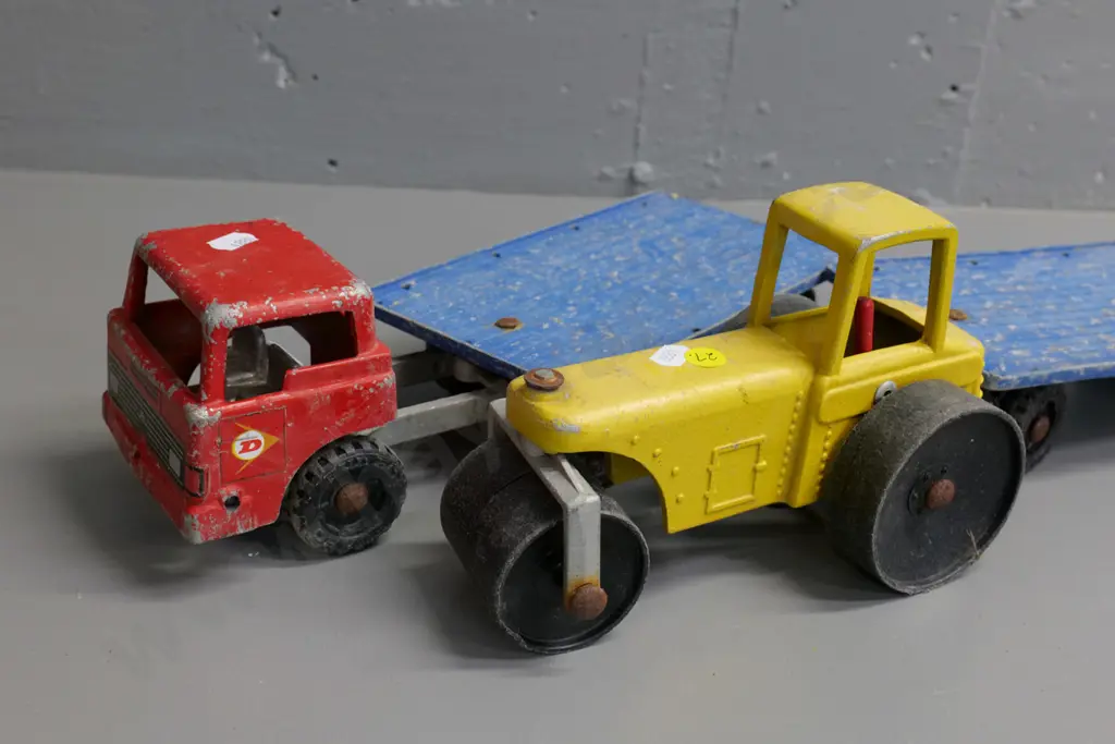Fun Ho road roller with plastic wheels H130 L240 and tandem truck and trailer - trailer arm bent, general paint wear Image 1++