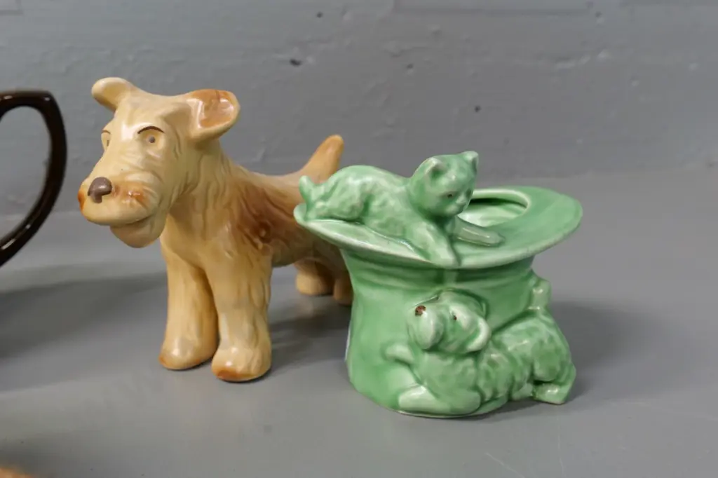 Sylvac dog and cat & dog vase, Maling lustre dish, brown Betty teapot with half-doll tea cosy Image 1++