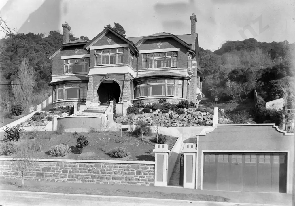 EA Philips studio? 3 boxes glass plate negatives: Ross Home, Brinsley House, Geo. Barton, HMS Dauntless etc. Image 1++