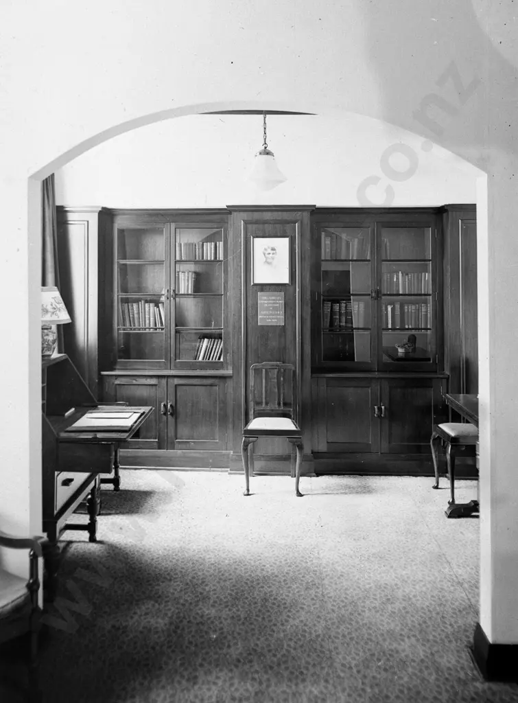 EA Philips studio? 3 boxes glass plate negatives: Ross Home, Brinsley House, Geo. Barton, HMS Dauntless etc. Image 1++